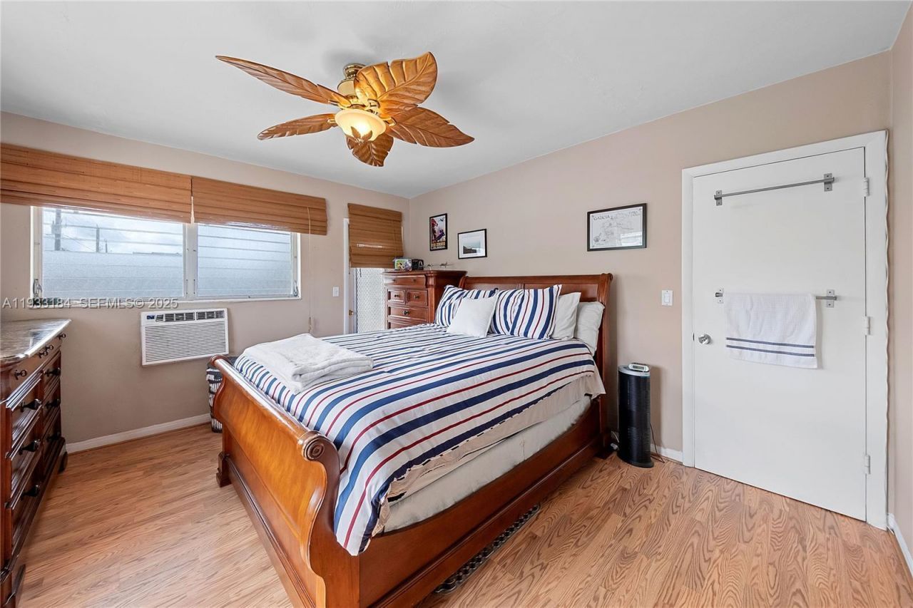 8040 Tatum Waterway Dr, Unit 11, Miami Beach, FL 33141 Photo