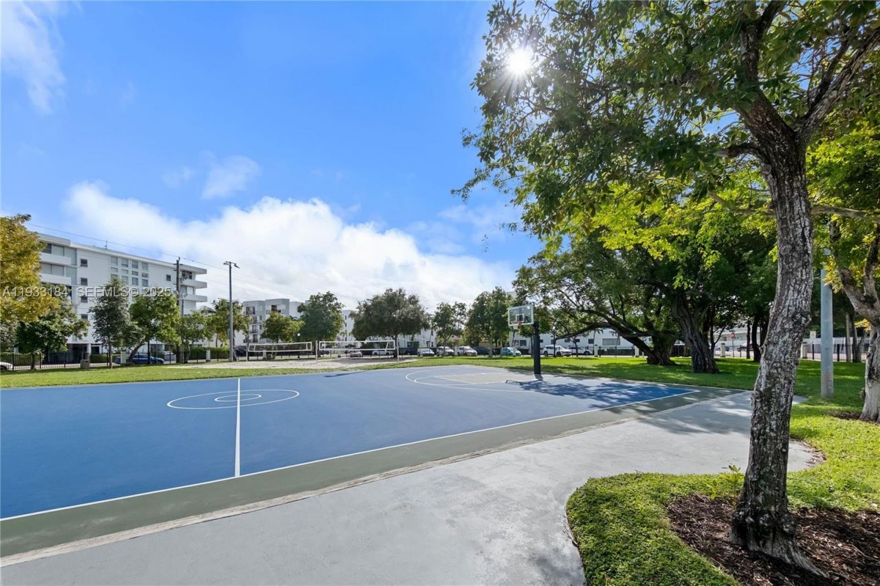 8040 Tatum Waterway Dr, Unit 11, Miami Beach, FL 33141 Photo