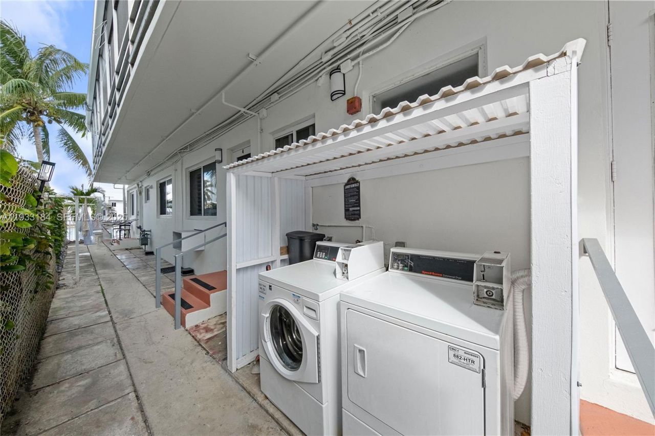 8040 Tatum Waterway Dr, Unit 11, Miami Beach, FL 33141 Photo