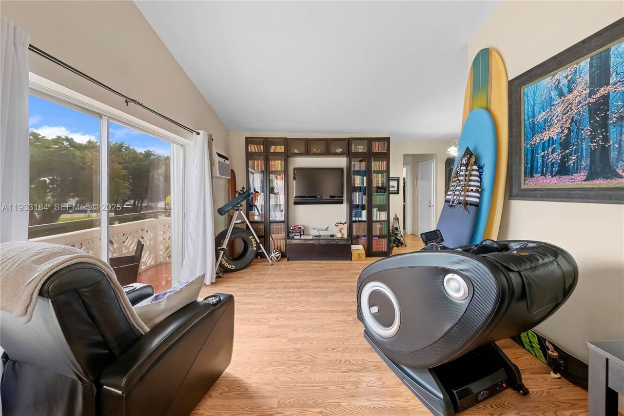 8040 Tatum Waterway Dr, Unit 11, Miami Beach, FL 33141 Photo