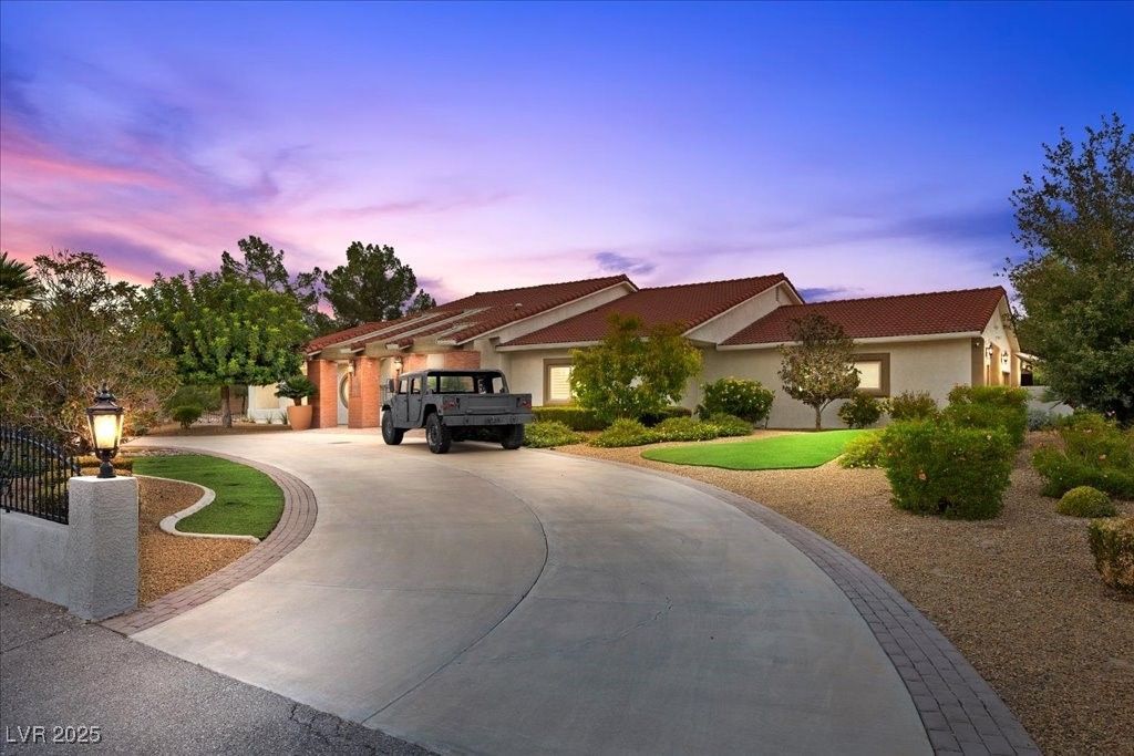 8180 W Red Coach Avenue, Las Vegas, NV 89129