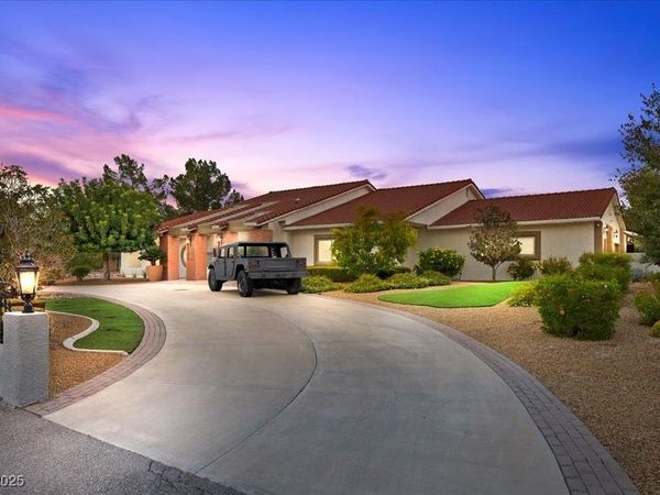 8180 W Red Coach Avenue, Las Vegas, NV 89129