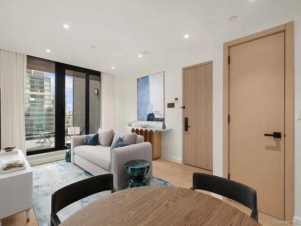 4262 Hunter Street, Unit 10A, Long Island City, NY 11101