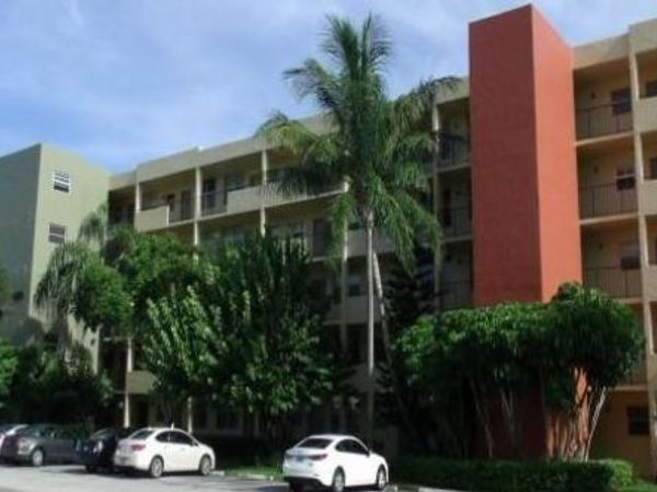 2400 NE 10th Street, Unit 205, Pompano Beach, FL 33062
