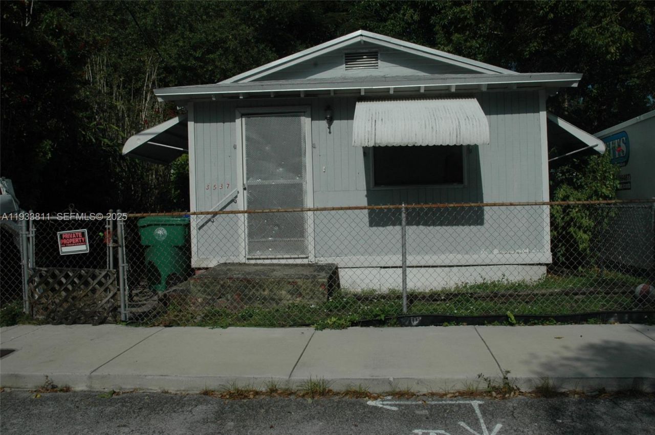 3537 Charles Ave, Miami, FL 33133 Photo
