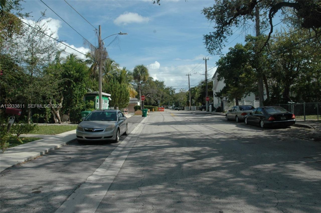 3537 Charles Ave, Miami, FL 33133 Photo