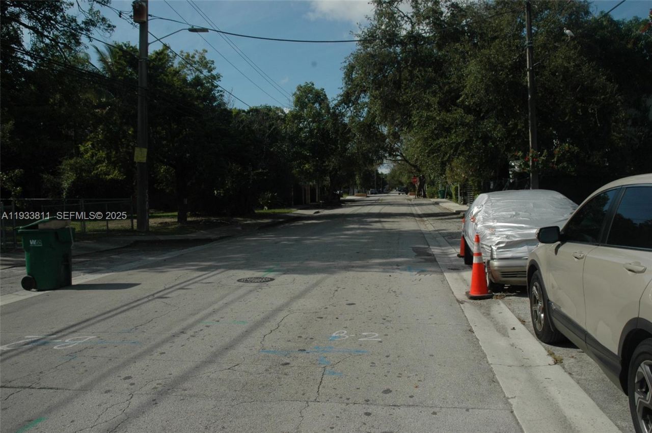 3537 Charles Ave, Miami, FL 33133 Photo