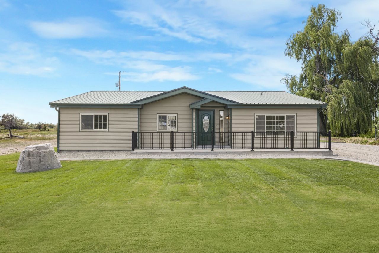 715 Clark Dr, Blackfoot, ID 83221 Main Photo