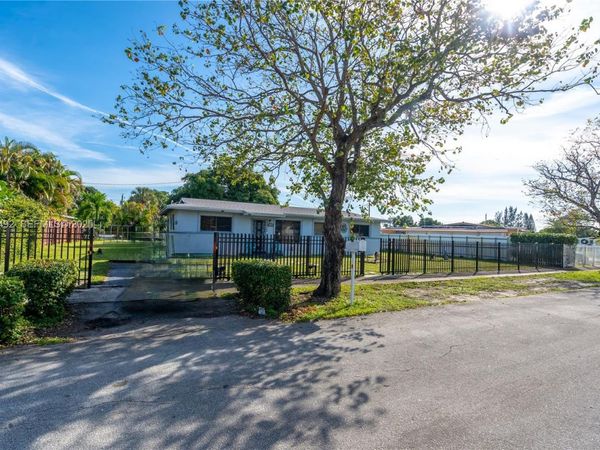 17715 NW 55th Ave, Miami Gardens, FL 33055