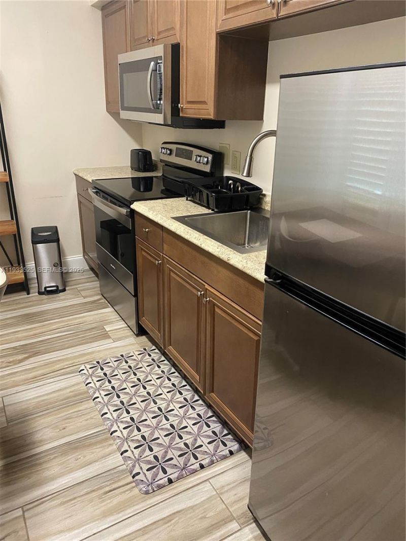 326 Roosevelt St , Unit 5, Hollywood, FL 33019 Photo