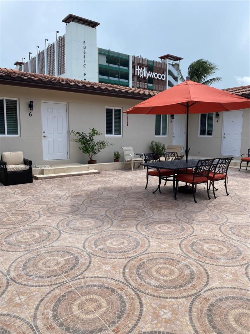 326 Roosevelt St , Unit 5, Hollywood, FL 33019 Photo