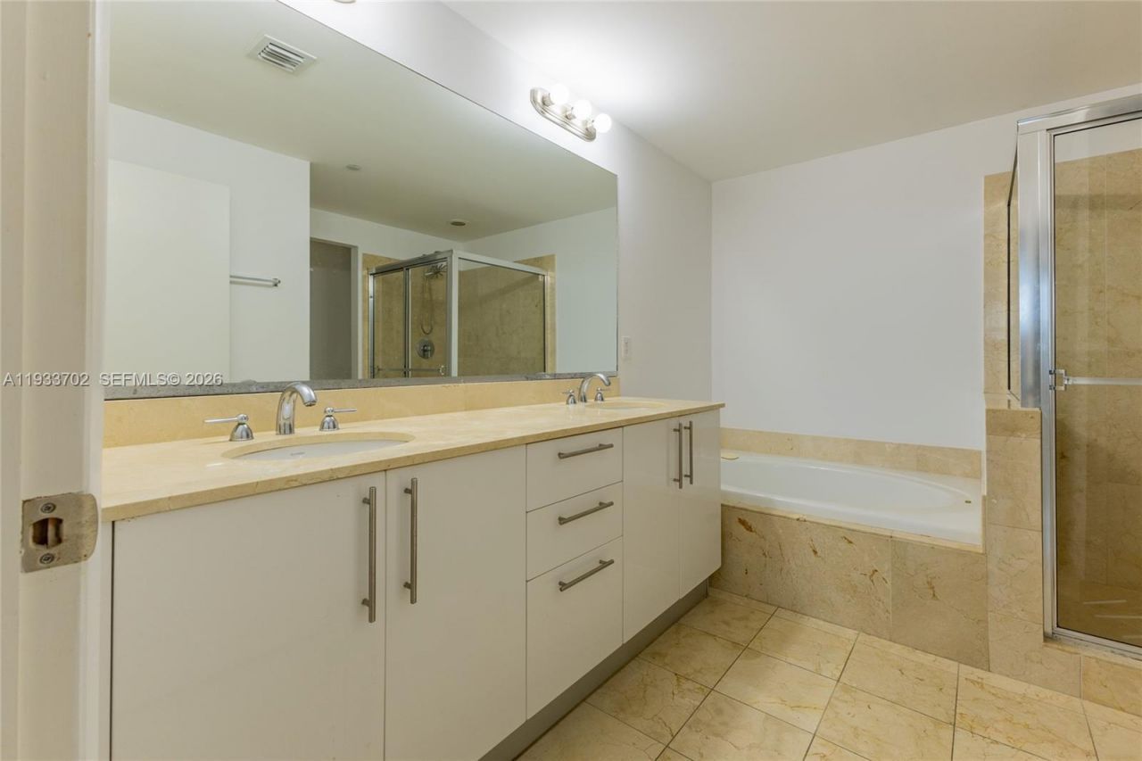 3330 NE 190th St, Unit 1112, Aventura, FL 33180 Photo