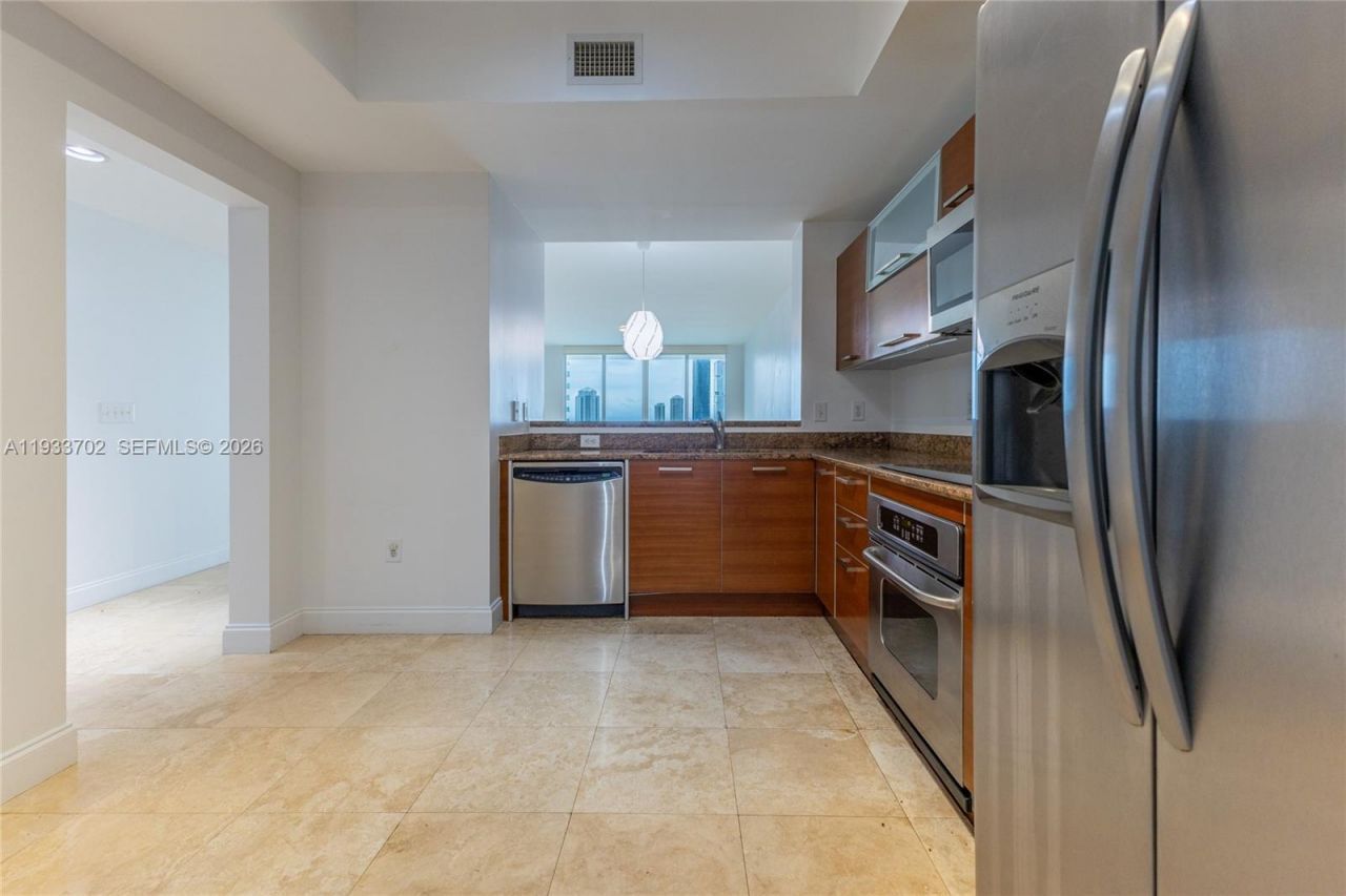 3330 NE 190th St, Unit 1112, Aventura, FL 33180 Photo