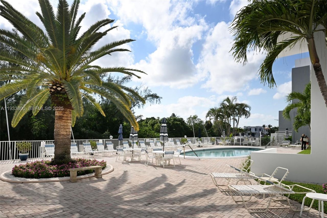 2860 NE 14th St Cswy , Unit 206D, Pompano Beach, FL 33062 Photo