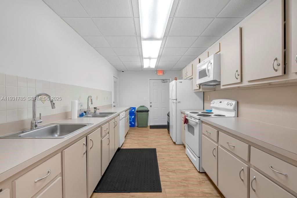 1541 NW 18th Ave, Unit 101, Delray Beach, FL 33445 Photo