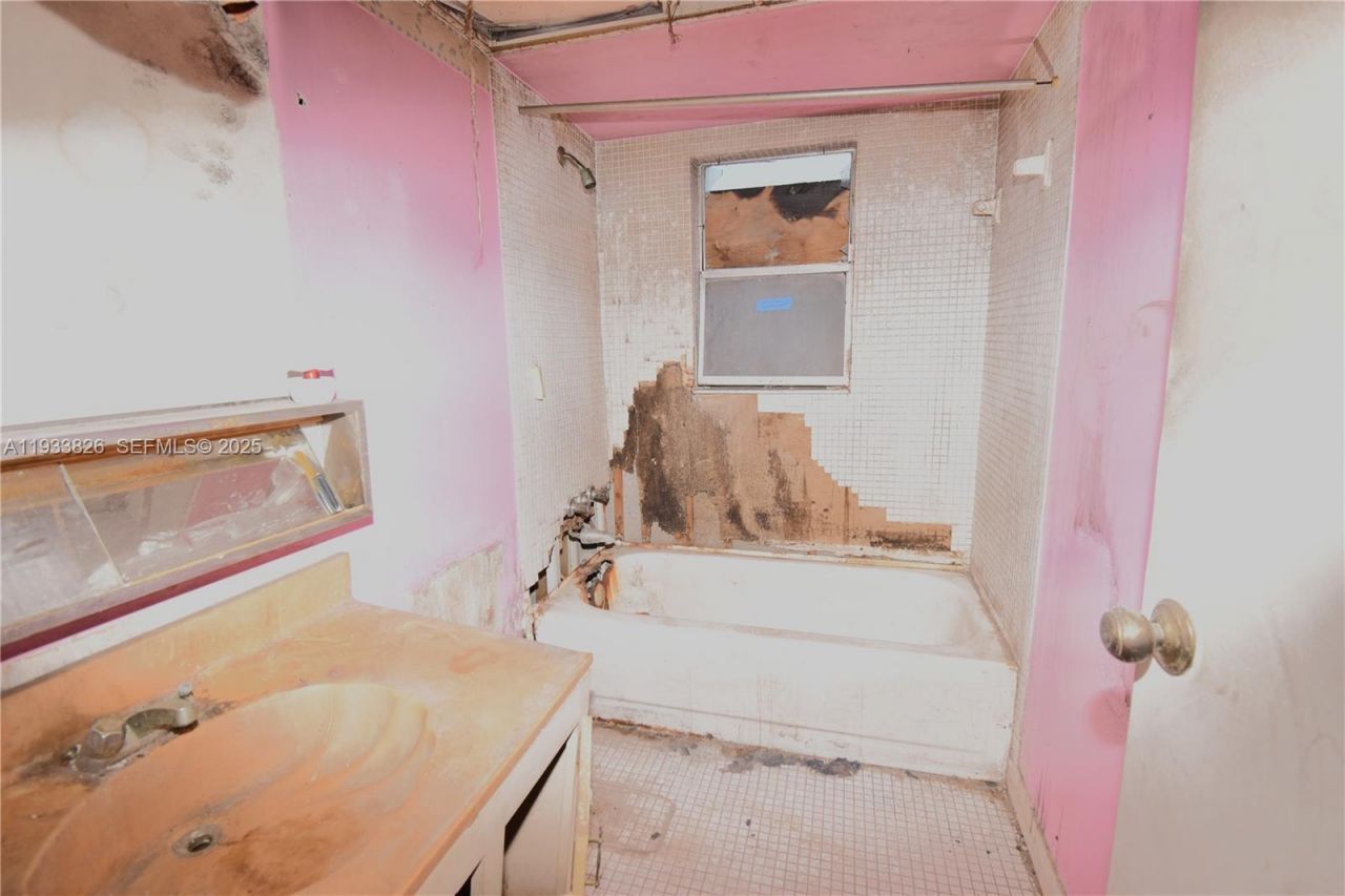 2840 Somerset Dr, Unit 110M, Lauderdale Lakes, FL 33311 Photo