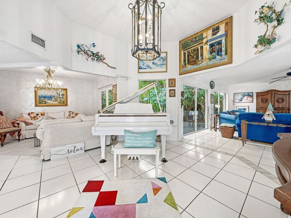 800 Lagoon Lane, Lantana, FL 33462