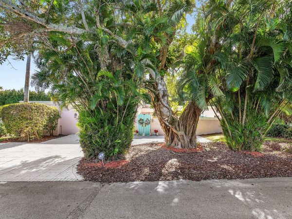 800 Lagoon Lane, Lantana, FL 33462