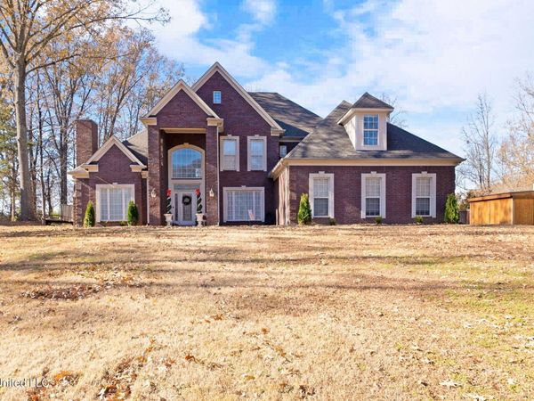 3201 E Woodland Trace, Southaven, MS 38672
