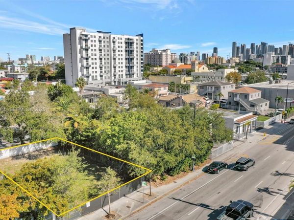 1471 SW 1st St , Miami, FL 33135