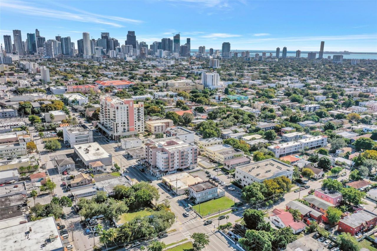 1471 SW 1st St , Miami, FL 33135 Photo