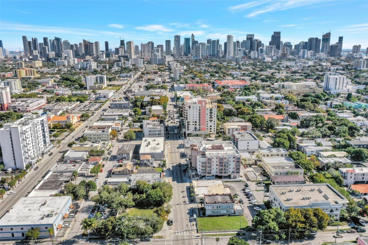 1471 SW 1st St , Miami, FL 33135 Photo