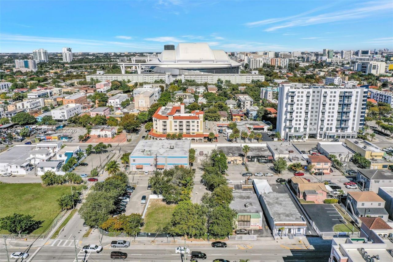 1471 SW 1st St , Miami, FL 33135 Photo