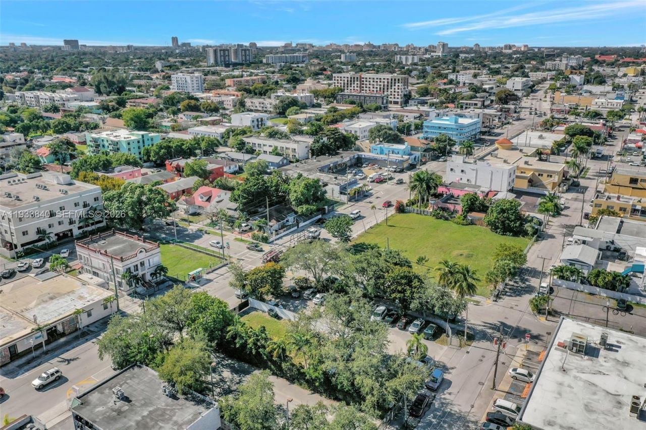 1471 SW 1st St , Miami, FL 33135 Photo