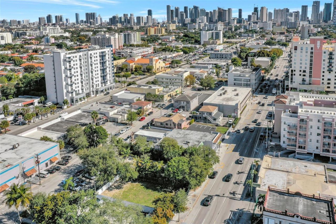 1471 SW 1st St , Miami, FL 33135 Photo