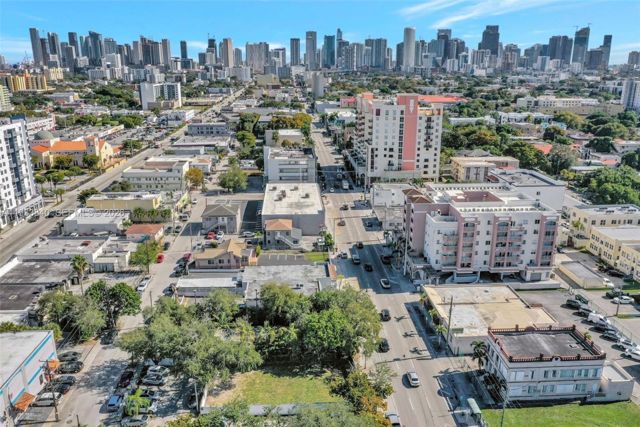 1471 SW 1st St , Miami, FL 33135 Photo