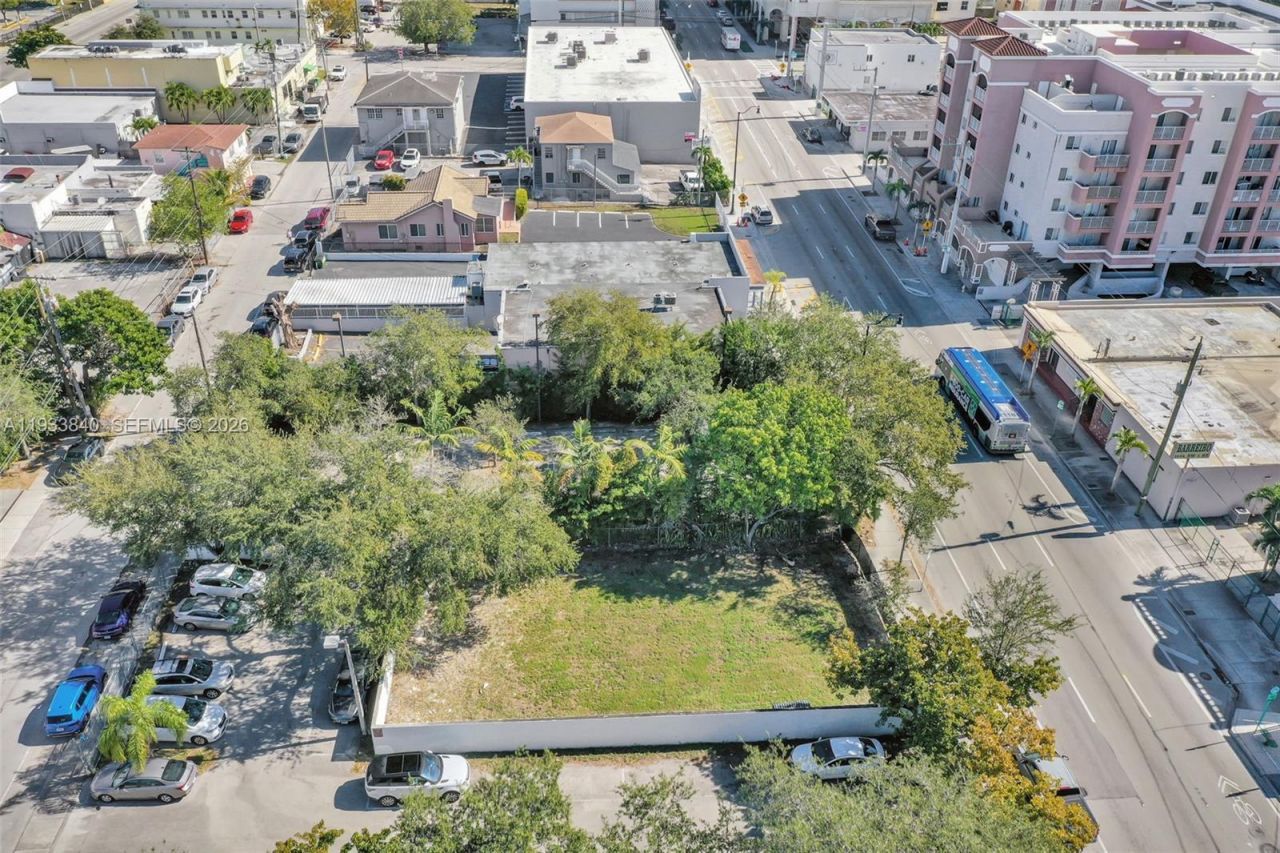 1471 SW 1st St , Miami, FL 33135 Photo