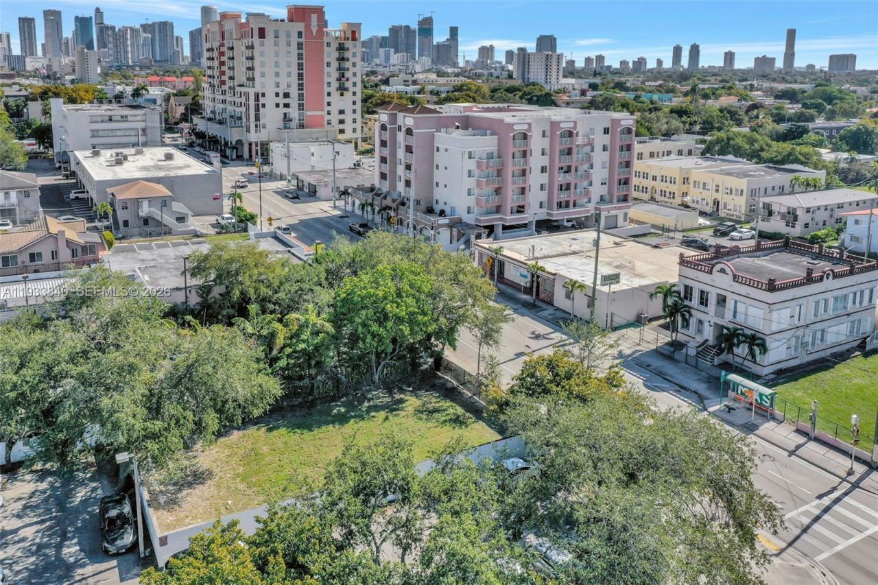 1471 SW 1st St , Miami, FL 33135 Photo