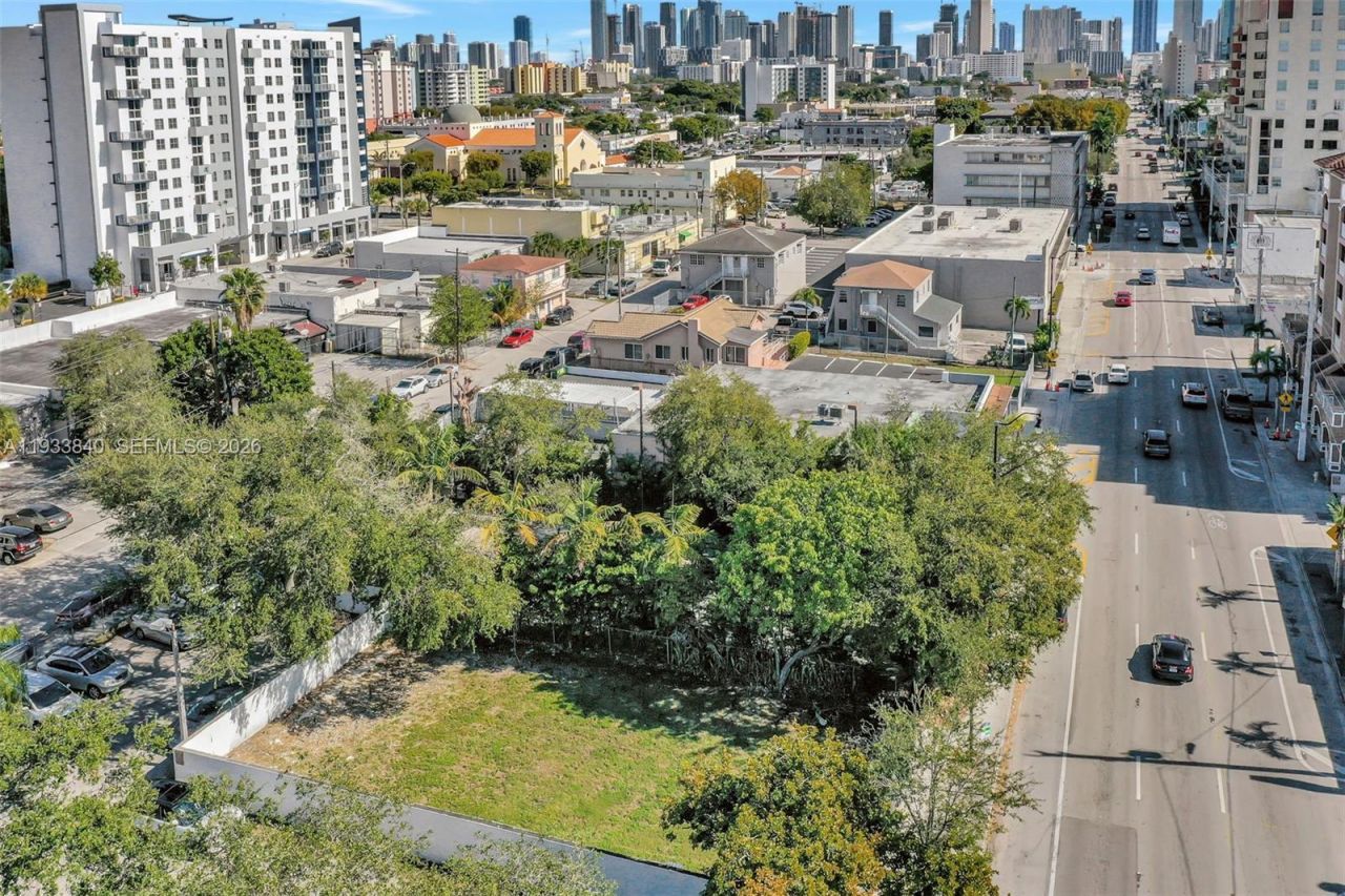 1471 SW 1st St , Miami, FL 33135 Photo