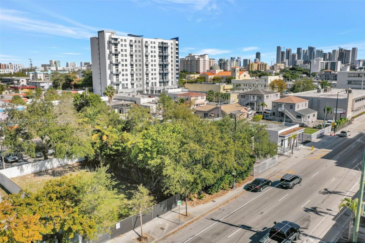 1471 SW 1st St , Miami, FL 33135 Photo