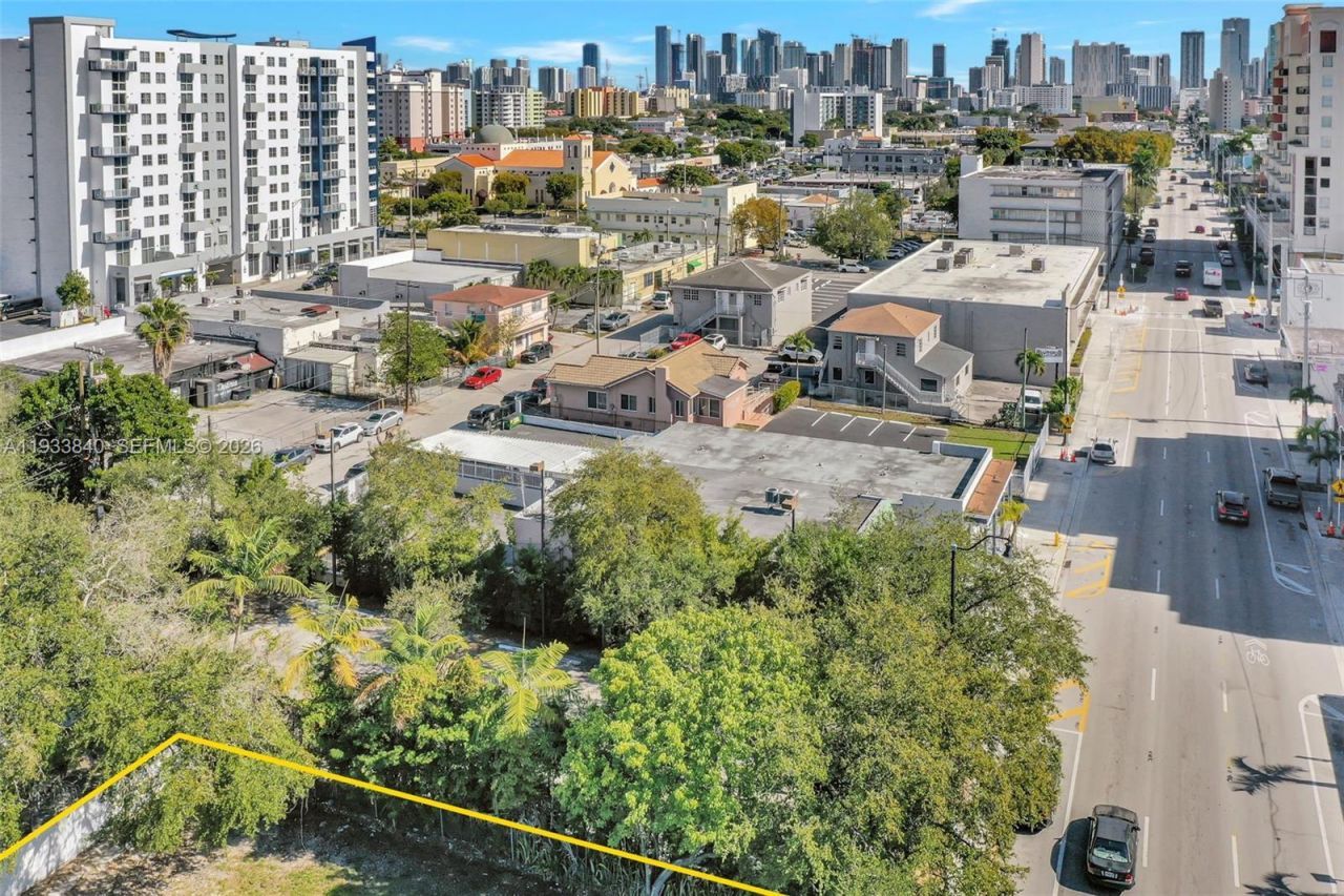 1471 SW 1st St , Miami, FL 33135 Photo