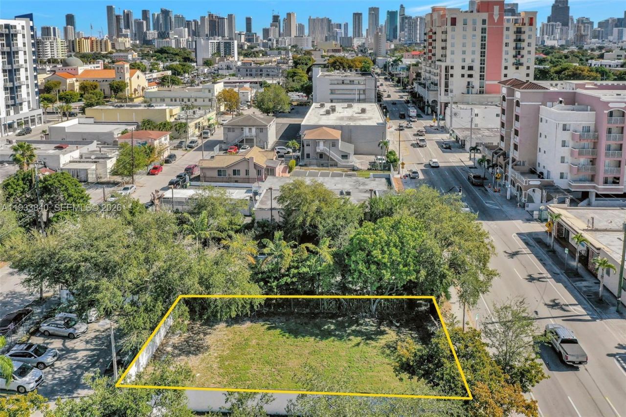 1471 SW 1st St , Miami, FL 33135 Photo