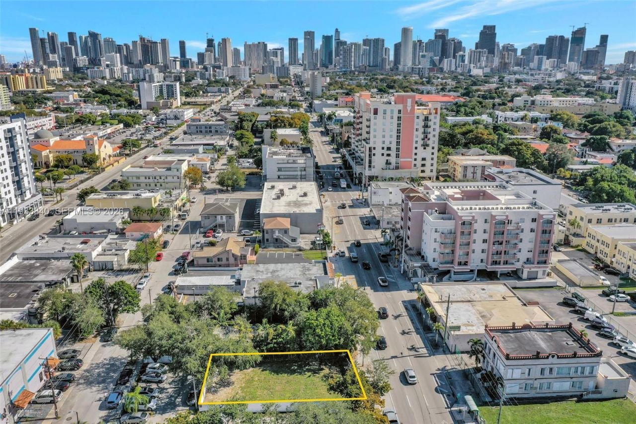 1471 SW 1st St , Miami, FL 33135 Photo