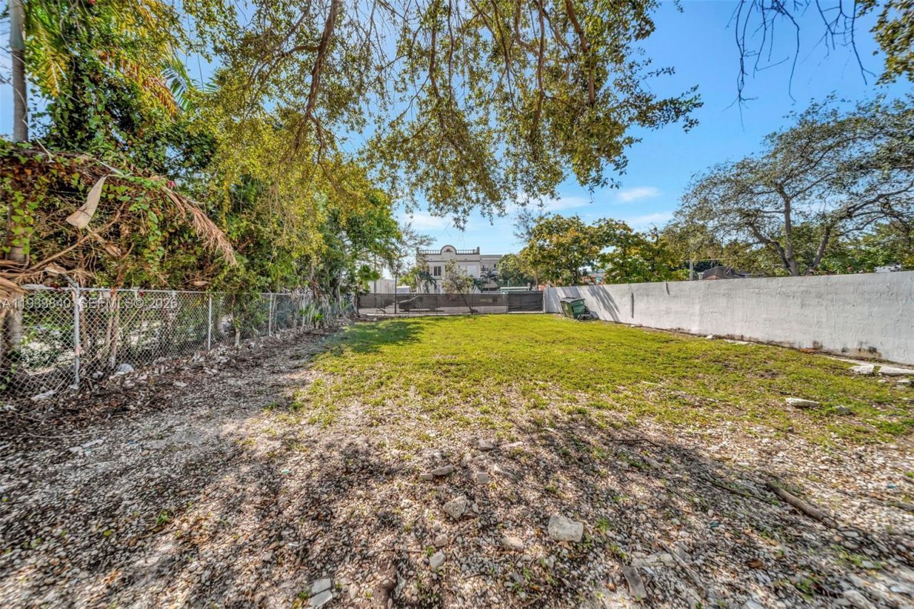 1471 SW 1st St , Miami, FL 33135 Photo