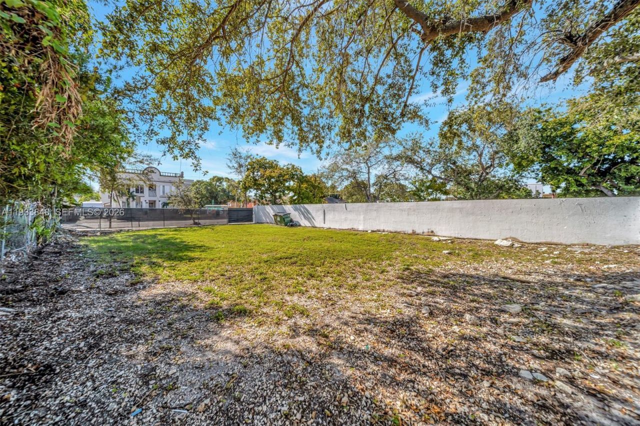 1471 SW 1st St , Miami, FL 33135 Photo