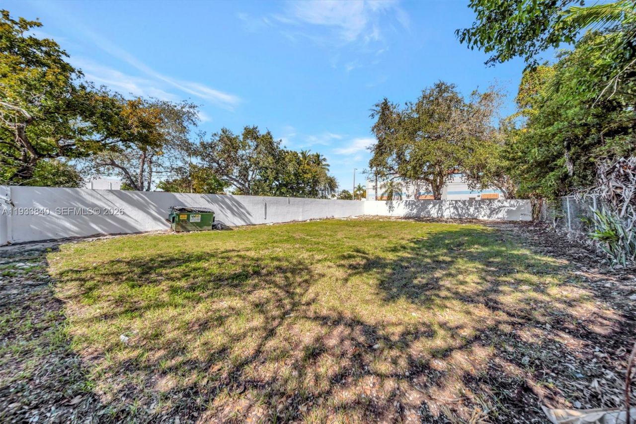 1471 SW 1st St , Miami, FL 33135 Photo