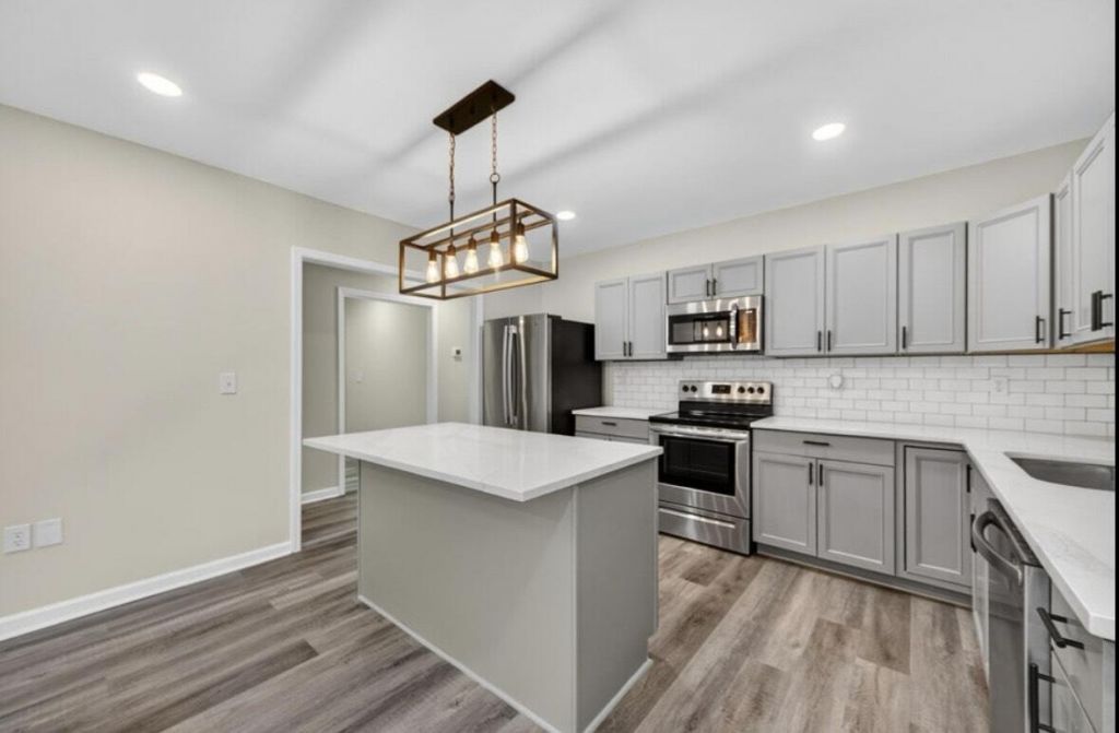 2116 Commander Road Photo 5