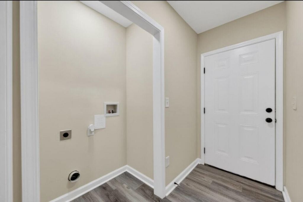 2116 Commander Road Photo 7