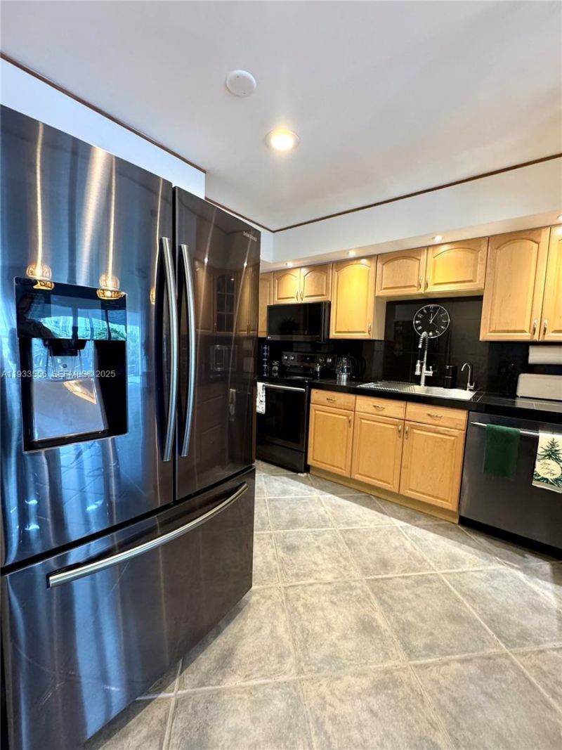 200 Diplomat Pkwy, Unit 530, Hallandale Beach, FL 33009 Photo