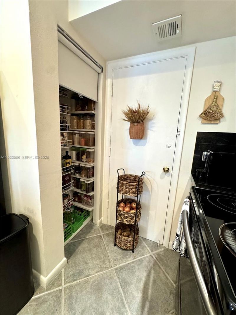 200 Diplomat Pkwy, Unit 530, Hallandale Beach, FL 33009 Photo