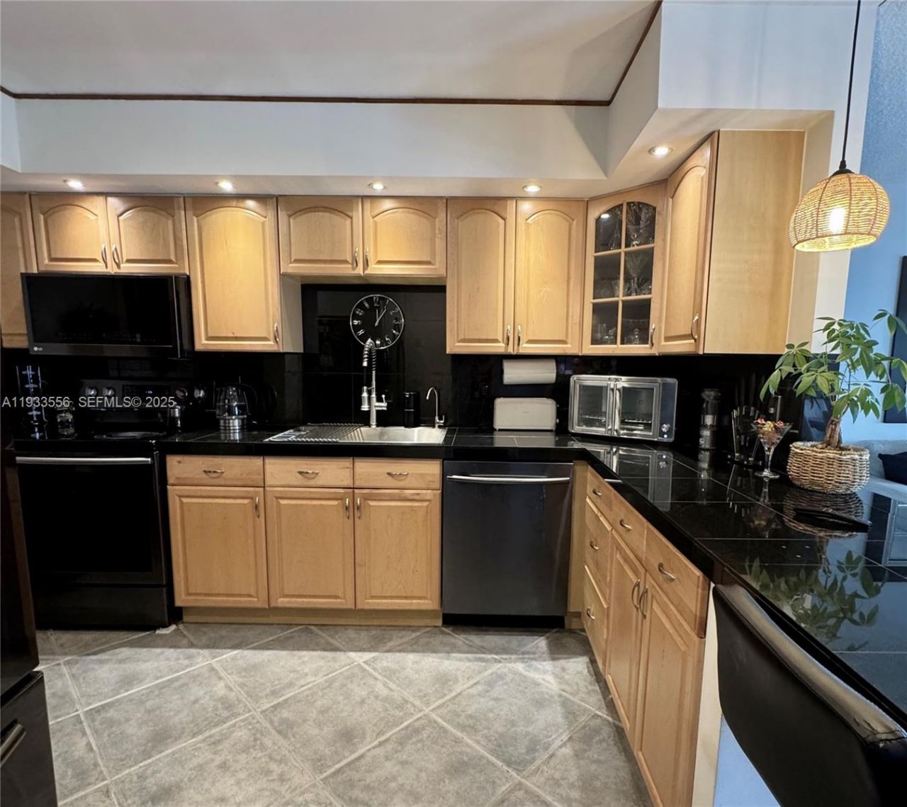 200 Diplomat Pkwy, Unit 530, Hallandale Beach, FL 33009 Photo