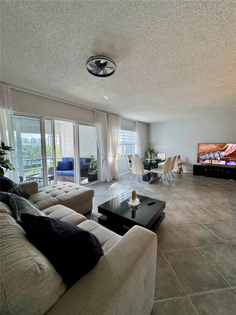 200 Diplomat Pkwy, Unit 530, Hallandale Beach, FL 33009 Photo