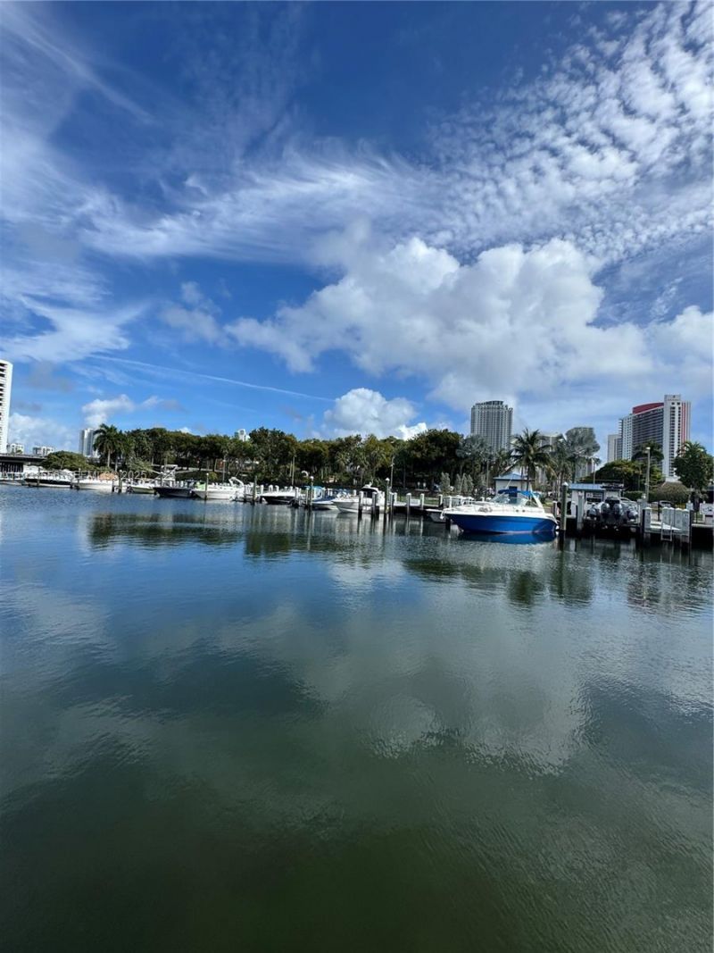 200 Diplomat Pkwy, Unit 530, Hallandale Beach, FL 33009 Photo