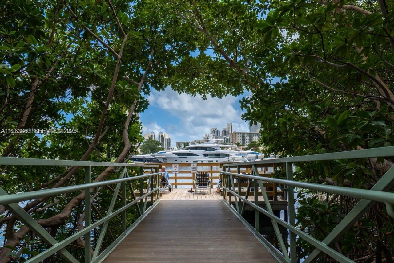 19901 E Country Club Dr, Unit 2403, Aventura, FL 33180 Photo