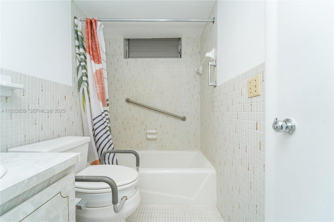 2855 Leonard Dr , Unit H607, Aventura, FL 33160 Photo