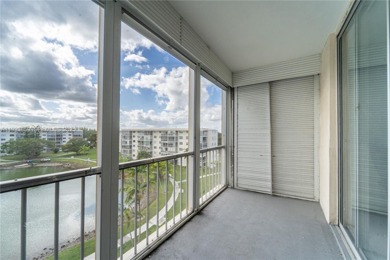 2855 Leonard Dr , Unit H607, Aventura, FL 33160 Photo